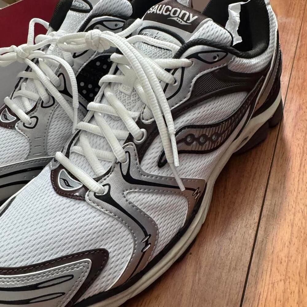 Saucony grid 9000 white trainers